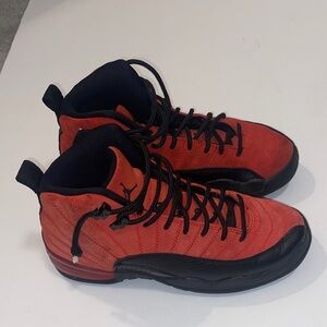 Jordan 12 retro reverse flu High-Top Sneakers in Red and Black. Kids size 5.5